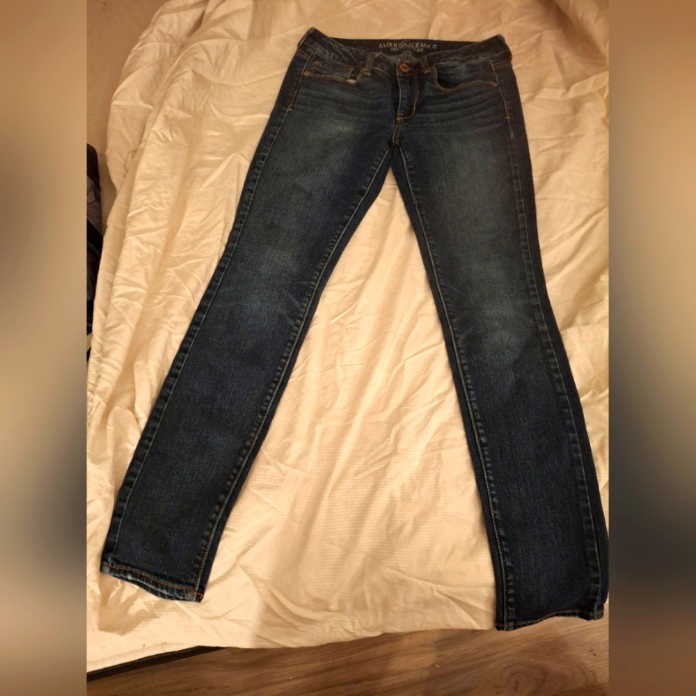 American eagle jeans, low rise tapered leg size 6